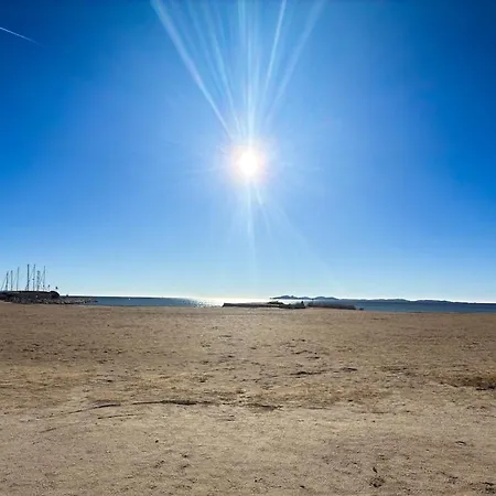 L Eden Croisette Nid Douillet En Bord De *