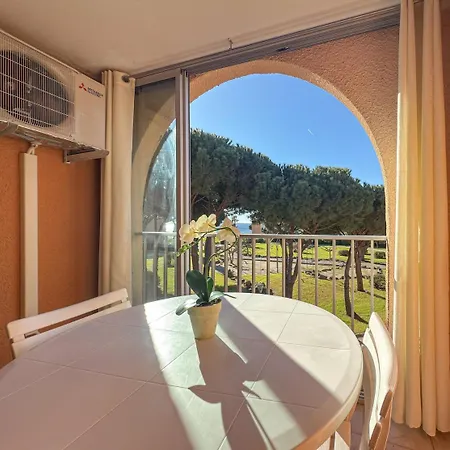 L Eden Croisette Nid Douillet En Bord De